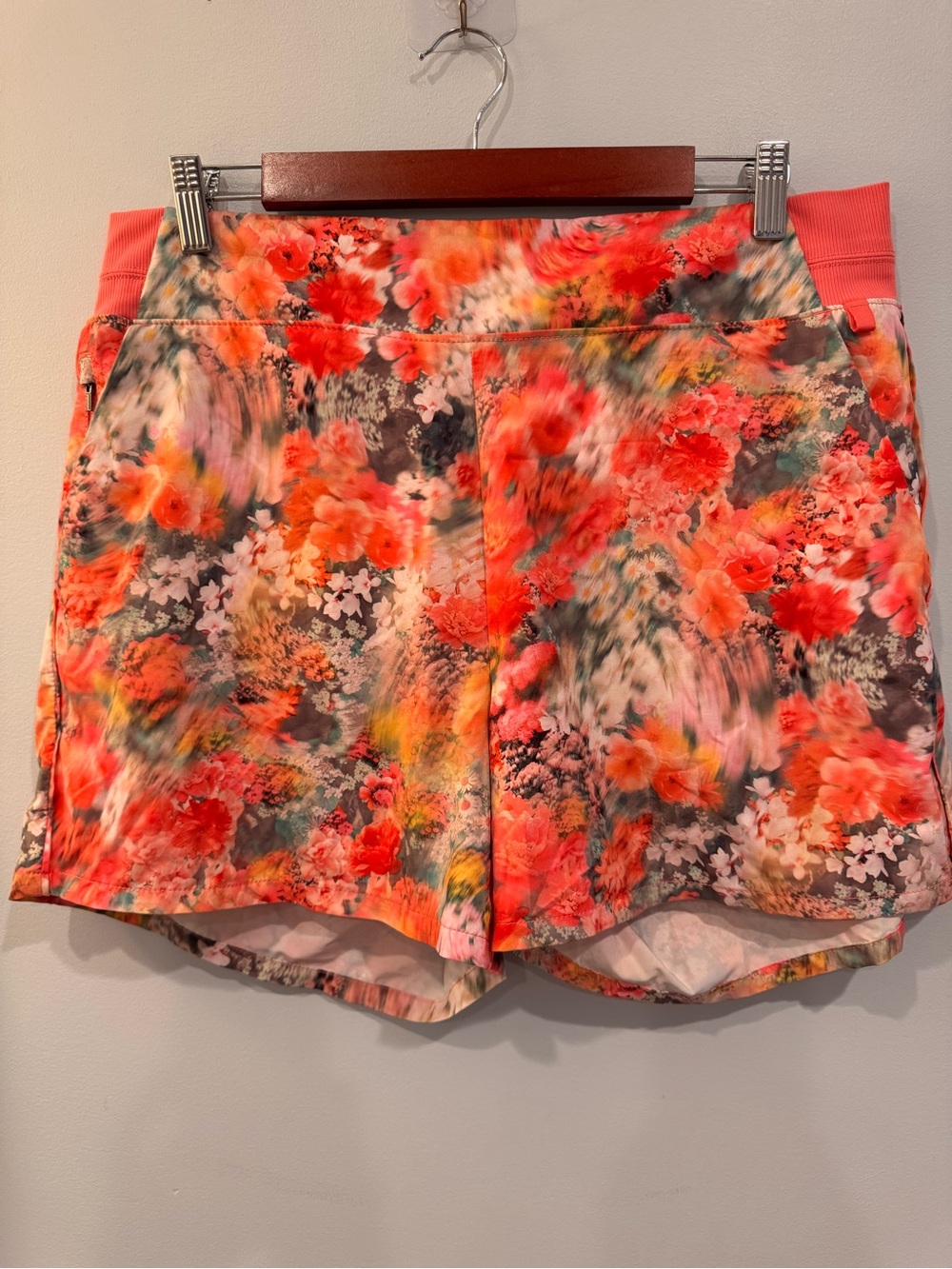 Athleta Brooklyn Printed Shorts Floral Blossom Orange Pink Size 16 - Picture 2 of 9